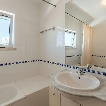 Apartamento Lovelystay - Spacious In - Balcony And Bbq *