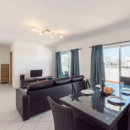 Апартаменты Lovelystay - Spacious In - Balcony And Bbq